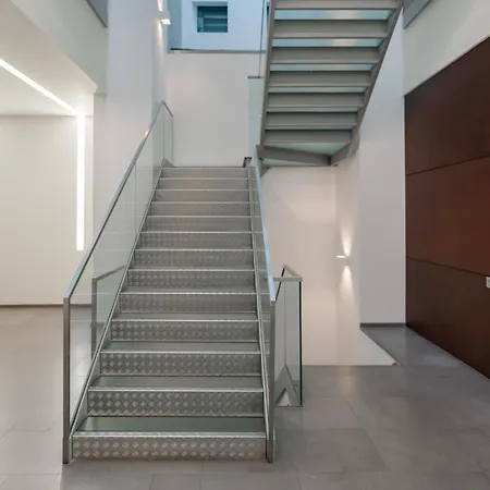 Contemporary Loft-style Flat In San Salvario Daire