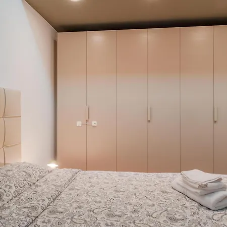 Contemporary Loft-style Flat In San Salvario *